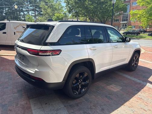 2022 Jeep Grand Cherokee Altitude