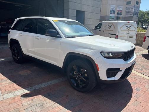 2022 Jeep Grand Cherokee Altitude