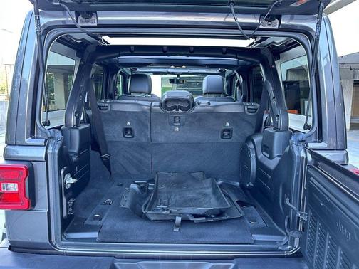 2021 Jeep Wrangler Unlimited Sahara Altitude