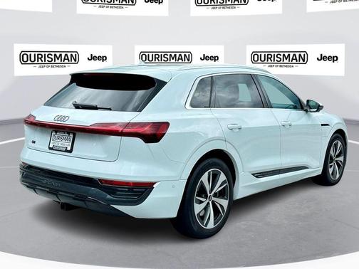 2024 Audi Q8 e-tron Premium