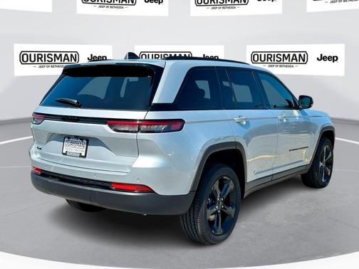 2025 Jeep Grand Cherokee Laredo