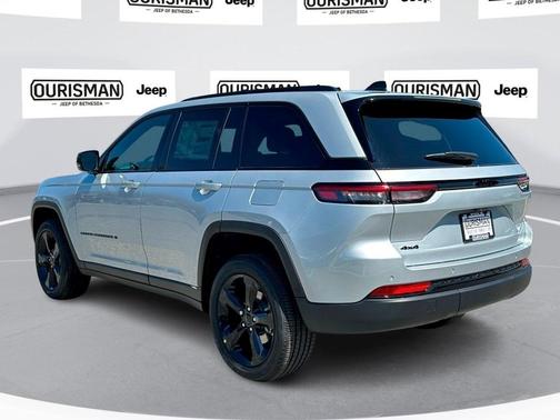 2025 Jeep Grand Cherokee Laredo