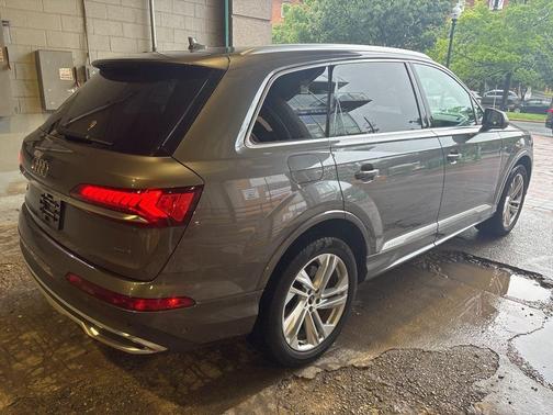 2021 Audi Q7 55 Premium Plus