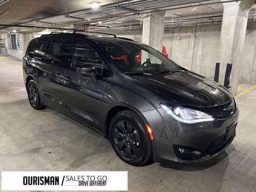 Photo 1 of 18 of 2020 Chrysler Pacifica Hybrid Touring L