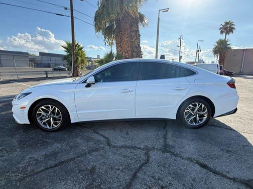 2022 Hyundai SONATA SEL