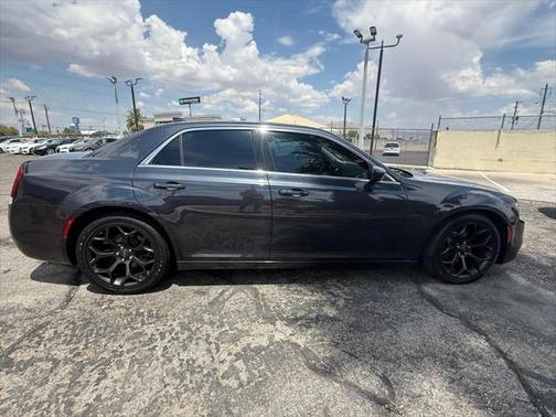 2017 Chrysler 300 Limited