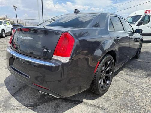 2017 Chrysler 300 Limited