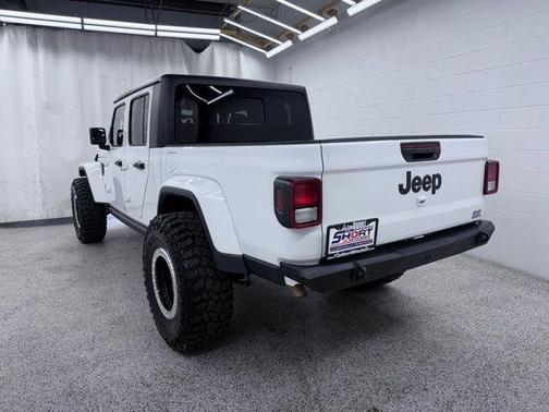 Bright White Clearcoat 2023 Jeep Gladiator Sport