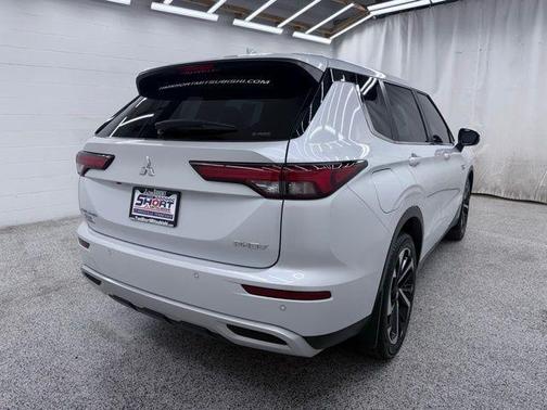 2023 Mitsubishi Outlander PHEV SE