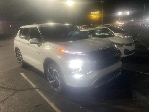 2023 Mitsubishi Outlander PHEV SE