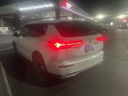 2023 Mitsubishi Outlander PHEV SE