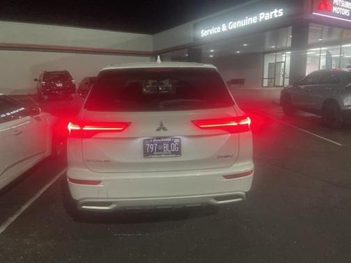 2023 Mitsubishi Outlander PHEV SE