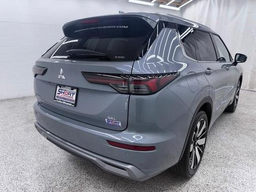 2025 Mitsubishi Outlander SEL