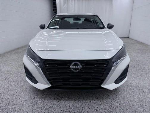Glacier White 2025 Nissan Altima SV