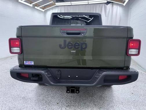 2022 Jeep Gladiator Sport