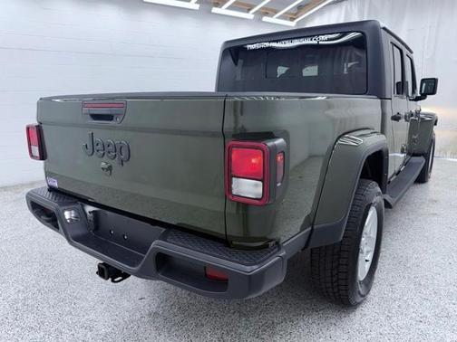 2022 Jeep Gladiator Sport
