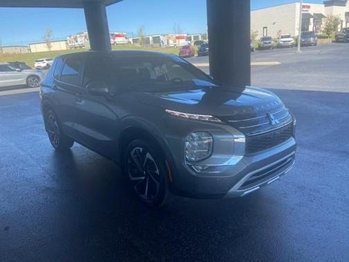 2023 Mitsubishi Outlander SE