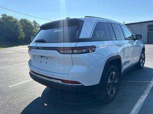 Bright White Clearcoat 2022 Jeep Grand Cherokee 4xe Base