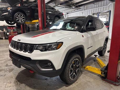Bright White Clearcoat 2025 Jeep Compass Trailhawk