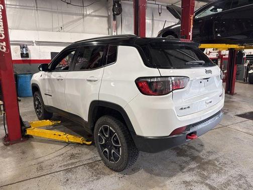 Bright White Clearcoat 2025 Jeep Compass Trailhawk