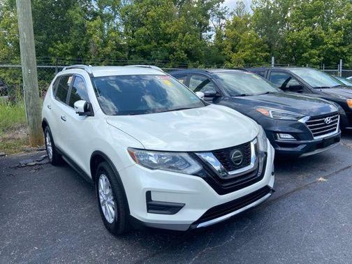 White 2018 Nissan Rogue SV