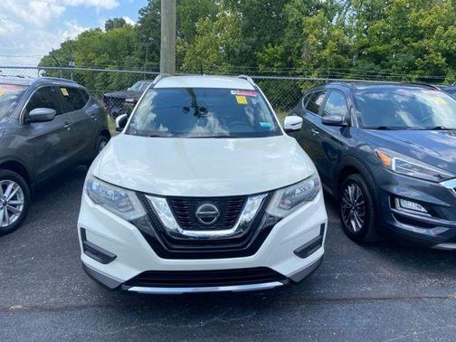 White 2018 Nissan Rogue SV