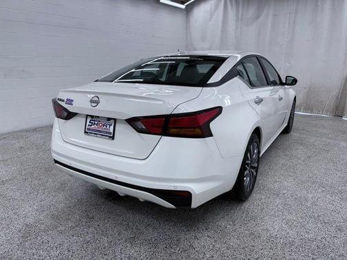 Glacier White 2025 Nissan Altima SV