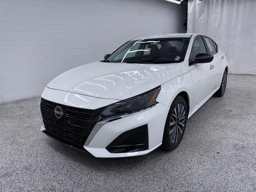 Glacier White 2025 Nissan Altima SV