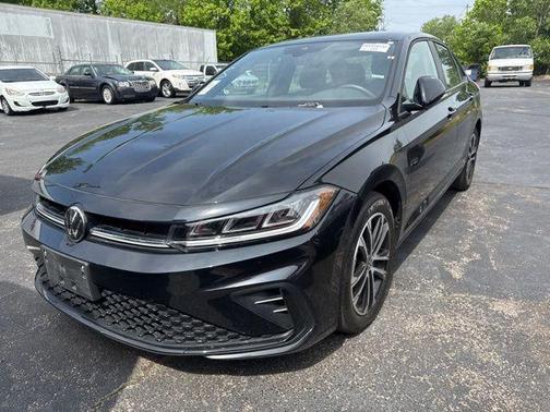 Deep Black Pearl Effect 2025 Volkswagen Jetta 1.5T Sport