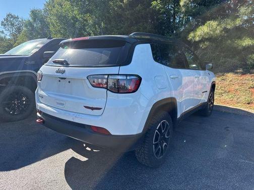 Bright White Clearcoat 2025 Jeep Compass Trailhawk
