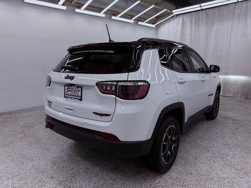 Bright White Clearcoat 2025 Jeep Compass Trailhawk