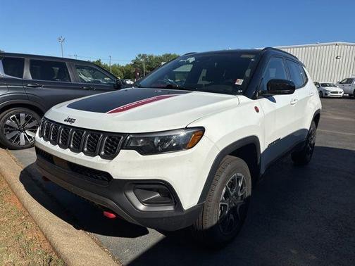 Bright White Clearcoat 2025 Jeep Compass Trailhawk