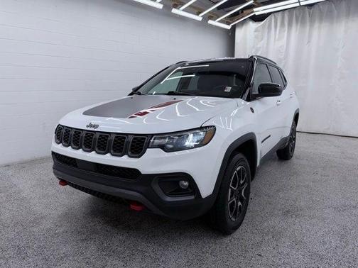 Bright White Clearcoat 2025 Jeep Compass Trailhawk