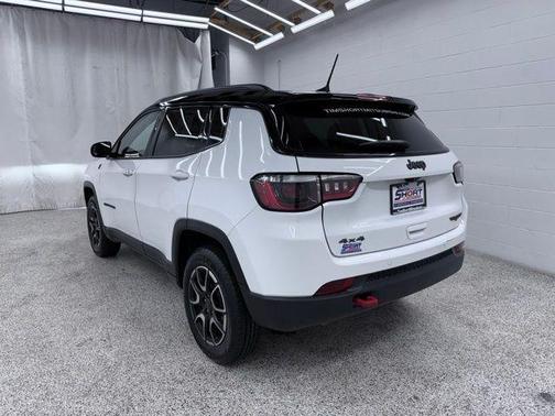 Bright White Clearcoat 2025 Jeep Compass Trailhawk