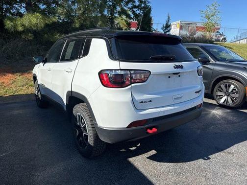Bright White Clearcoat 2025 Jeep Compass Trailhawk