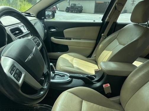 2011 Chrysler 200 Limited