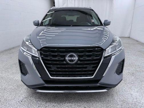 Boulder Gray Pearl 2023 Nissan Kicks SV
