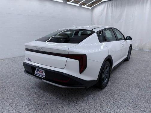 Snow White Pearl 2025 Kia K4