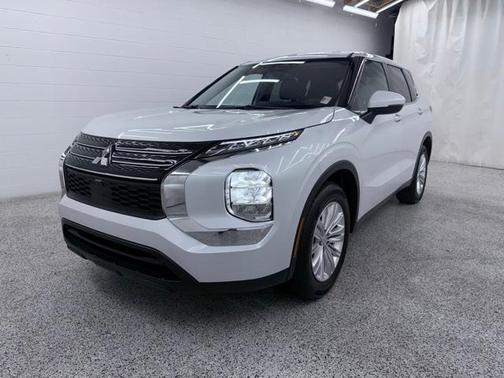 2024 Mitsubishi Outlander ES