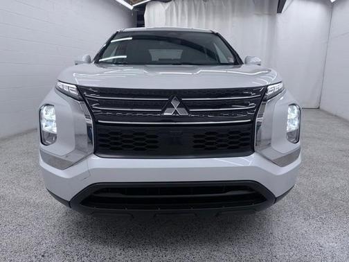 2024 Mitsubishi Outlander ES