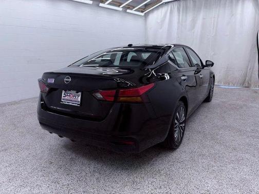 Super Black Clearcoat 2025 Nissan Altima SV