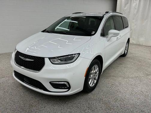 Bright White Clearcoat 2022 Chrysler Pacifica Touring-L