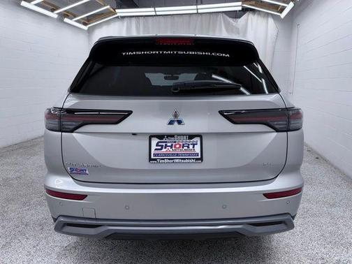 Silver 2026 Mitsubishi Outlander SE