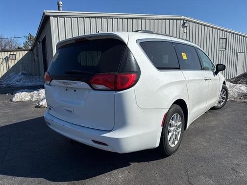 2021 Chrysler Voyager LXI