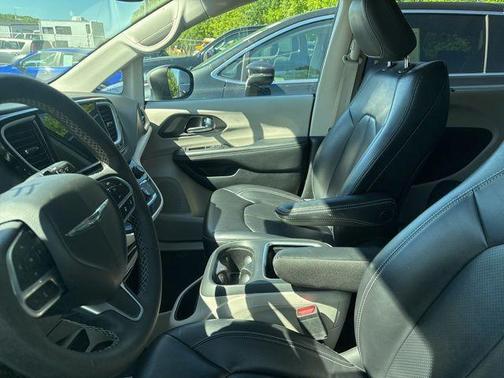 Ceramic Gray Clearcoat 2023 Chrysler Pacifica Touring-L