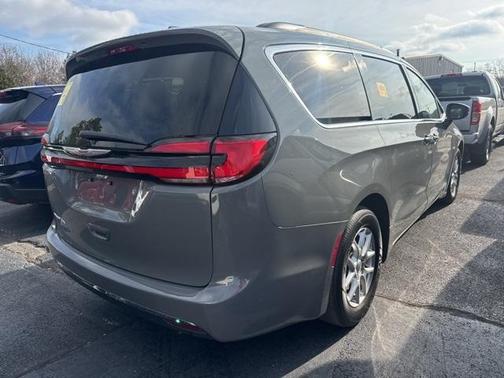 2022 Chrysler Pacifica Touring-L