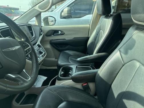 2022 Chrysler Pacifica Touring-L