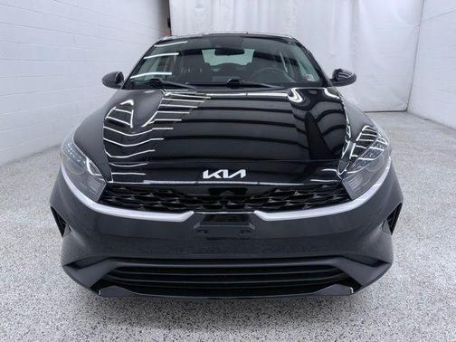 Aurora Black Pearl 2024 Kia Forte LXS