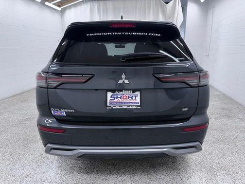 Black 2025 Mitsubishi Outlander