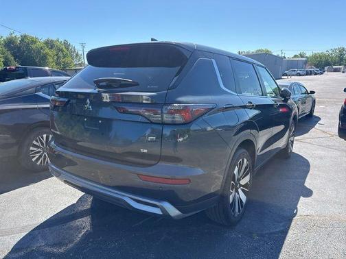 Black 2025 Mitsubishi Outlander